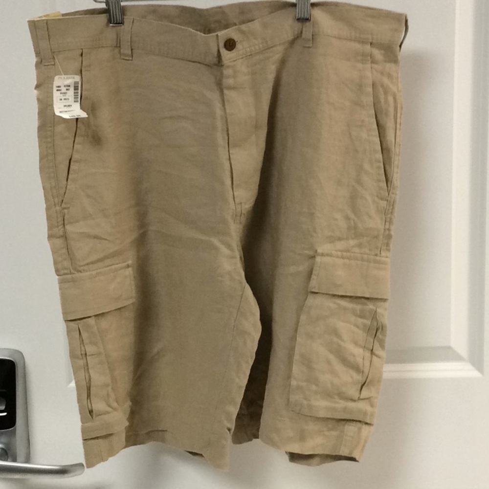 Jos A Bank Men’s linen cargo style shorts
